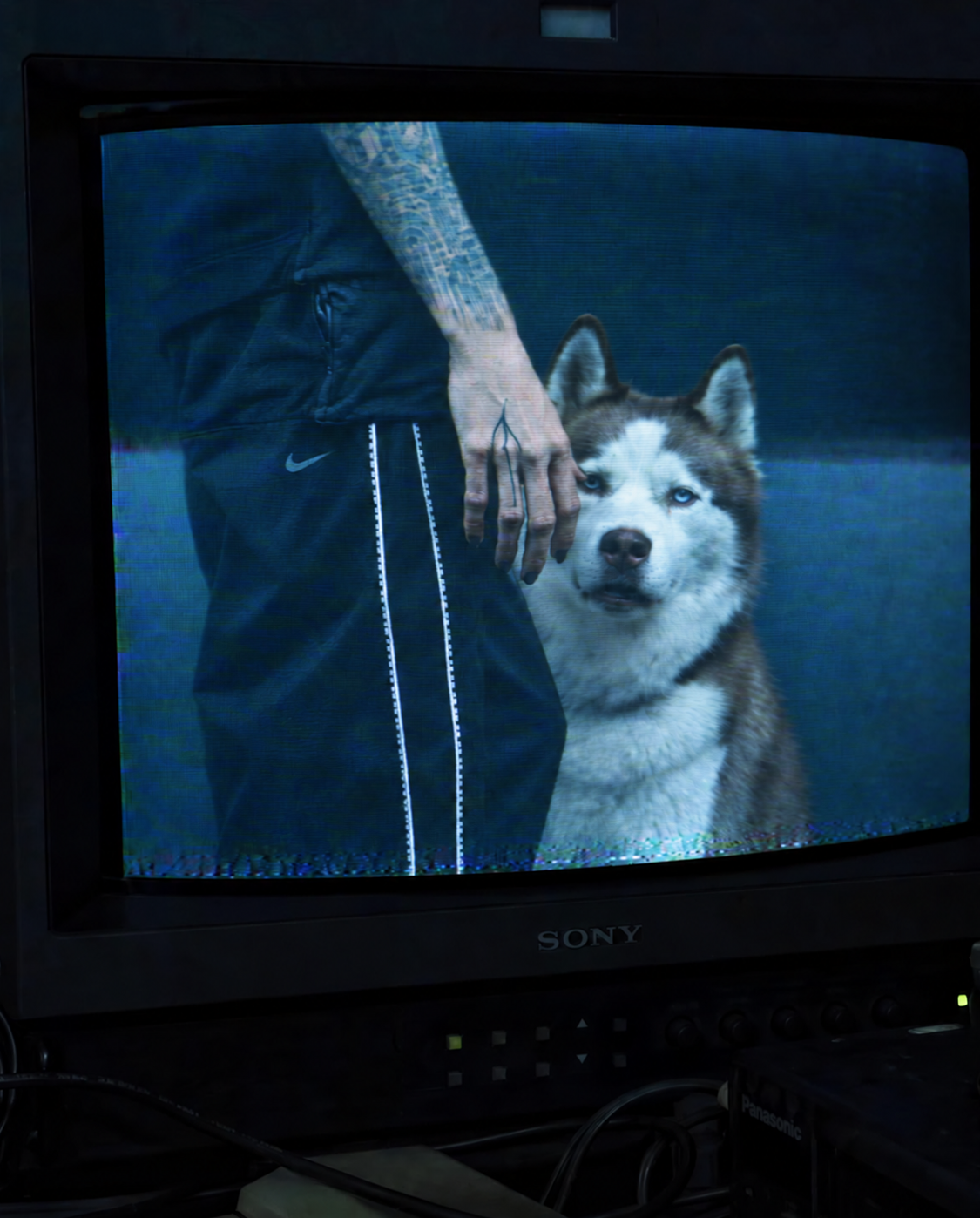Virginia and Zero appearing on a blue-lit Sony CRT monitor